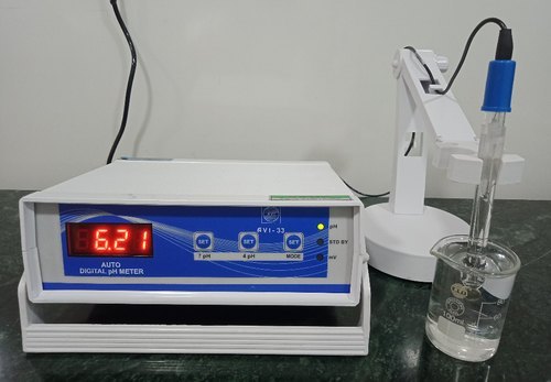 Digital pH meter for lab